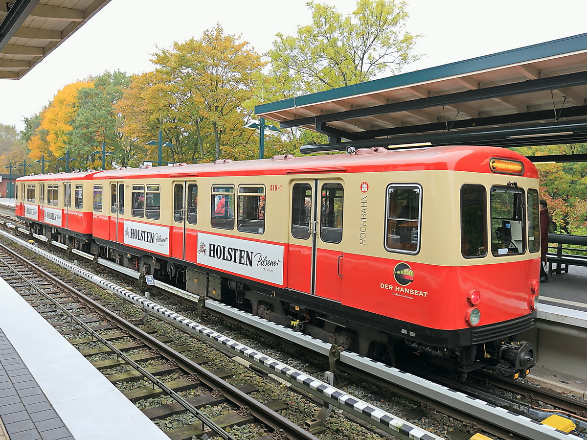 Hanseat (516-1) am 24. Oktober 2016  im  Bahnhof Saarlandstraße
