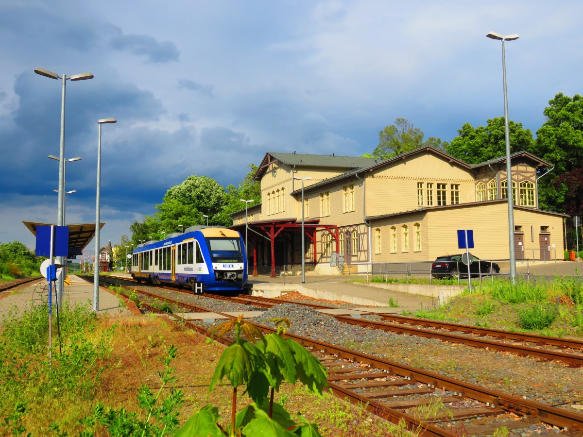 Harz Elbe Express am 30.05.2015 im Endbahnhof Thale HBF zur Rückfahrt nach Magdeburg HBF