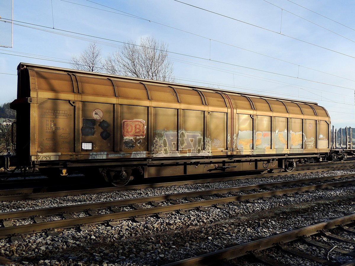 Hbbills 21802475265-9, eingereiht in einem Güterzug in Richtung Salzburg bei Redl-Zipf; 161130