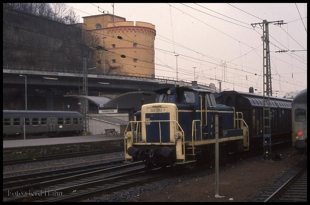 HBF Koblenz 10.3.1993: 360292 rangiert um 10.00 Uhr unterhalb der Feste Koblenz.