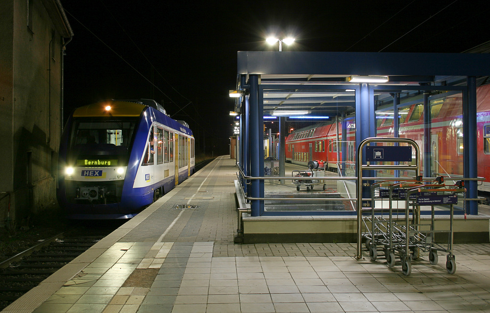 HEX VT 871 am 30. Oktober 2010 im Hauptbahnhof von Halle (Saale).