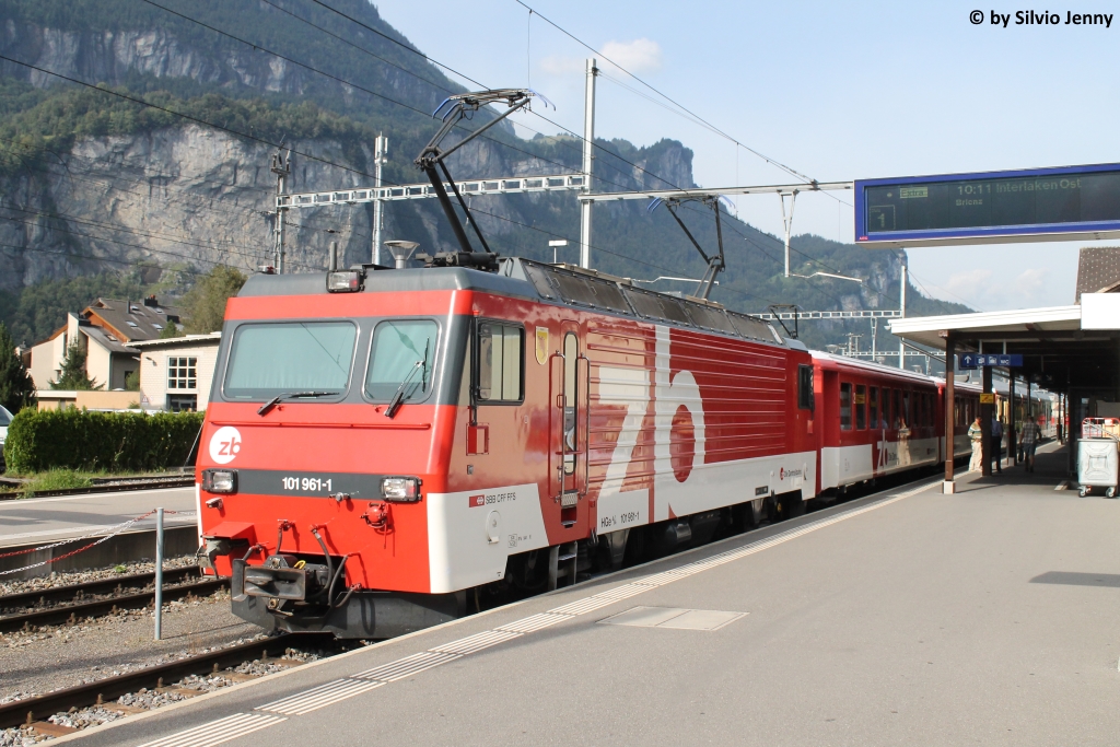 HGe 101 961-1 ''Horw'' am 3.9.2016 in Meiringen als Zusatzzug nach Interlaken Ost.