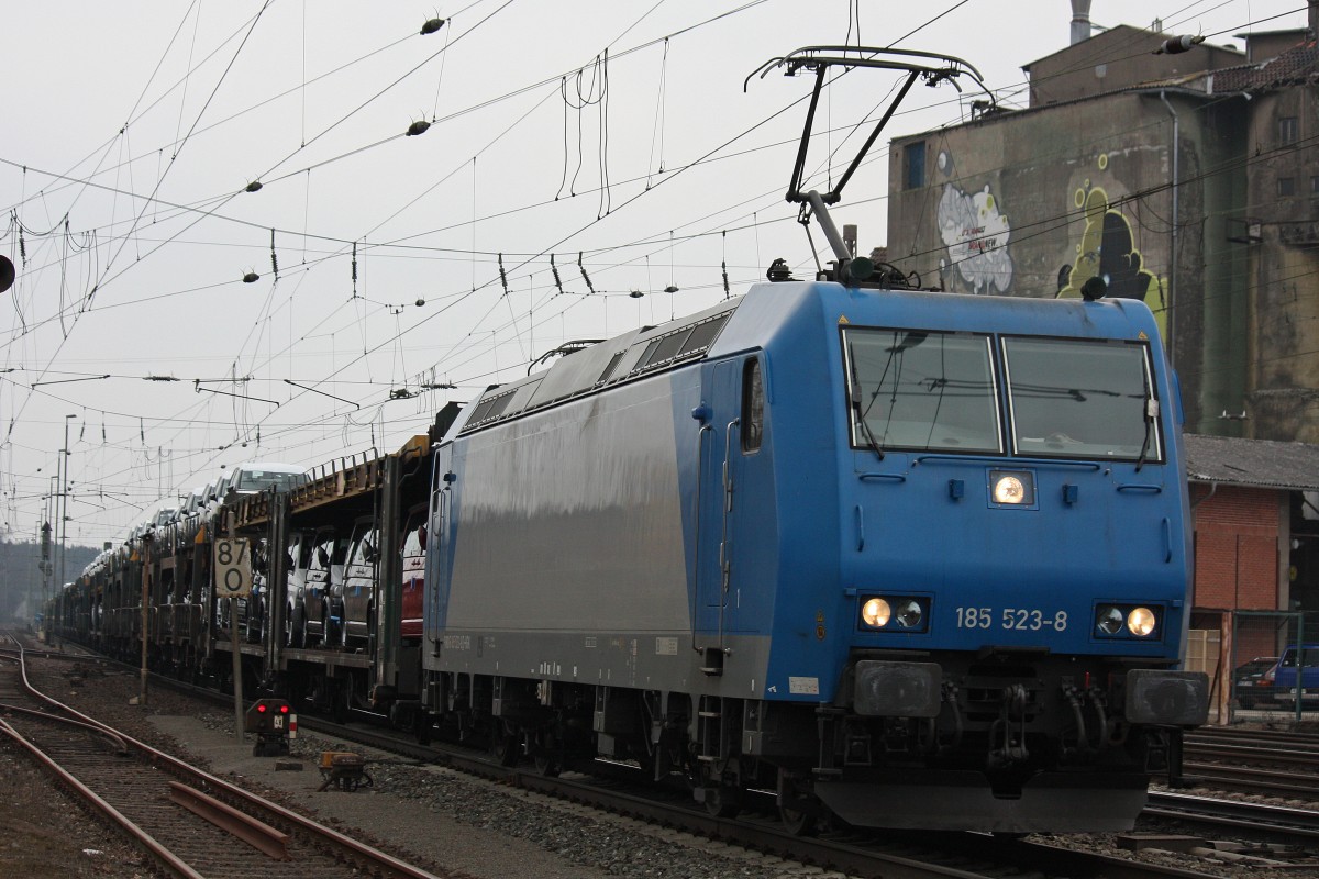 HGK 185 523 am 28.3.13 mit einem Autozug in Verden (Aller).