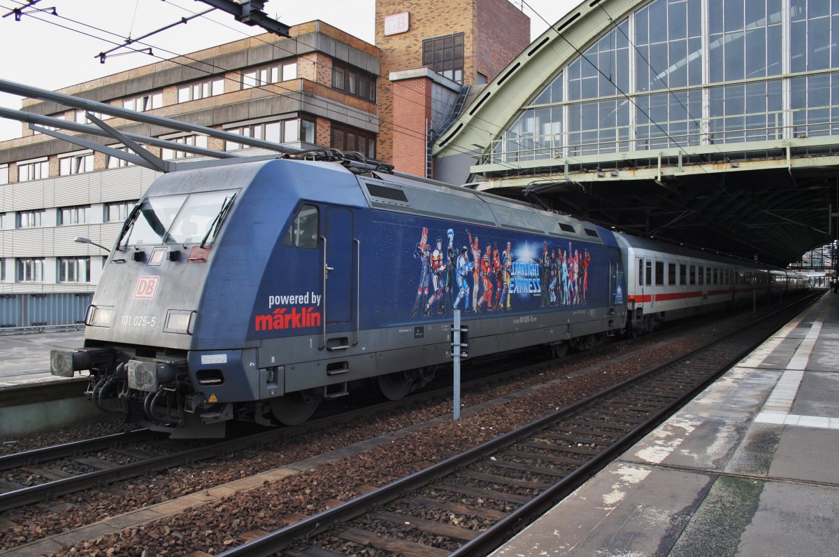 Hier 101 025-5 mit IC141 von Amsterdam Centraal nach Berlin Ostbahnhof, dieser Zug stand am 4.1.2014 in Berlin Ostbahnhof.