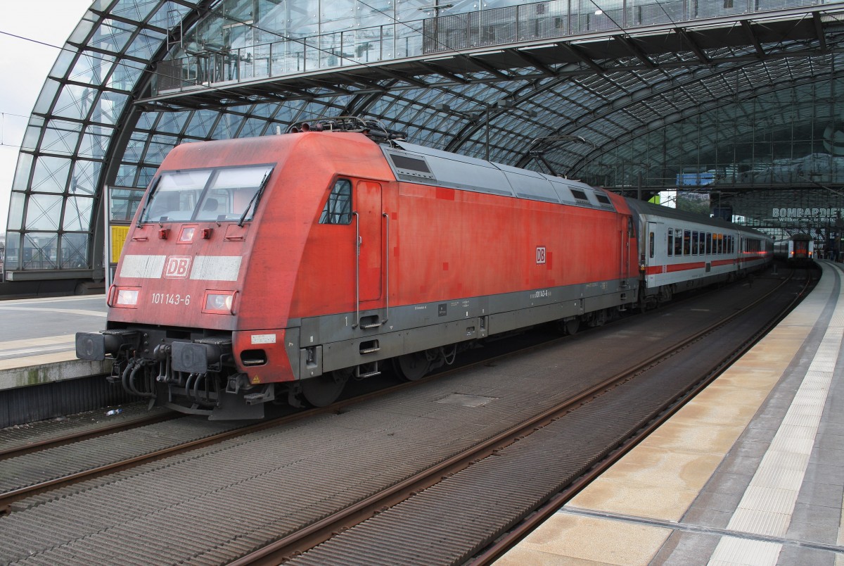 Hier 101 143-6 mit IC2243 von Bad Bentheim nach Berlin Ostbahnhof, dieser Zug stand am 15.3.2014 in Berlin Hbf.