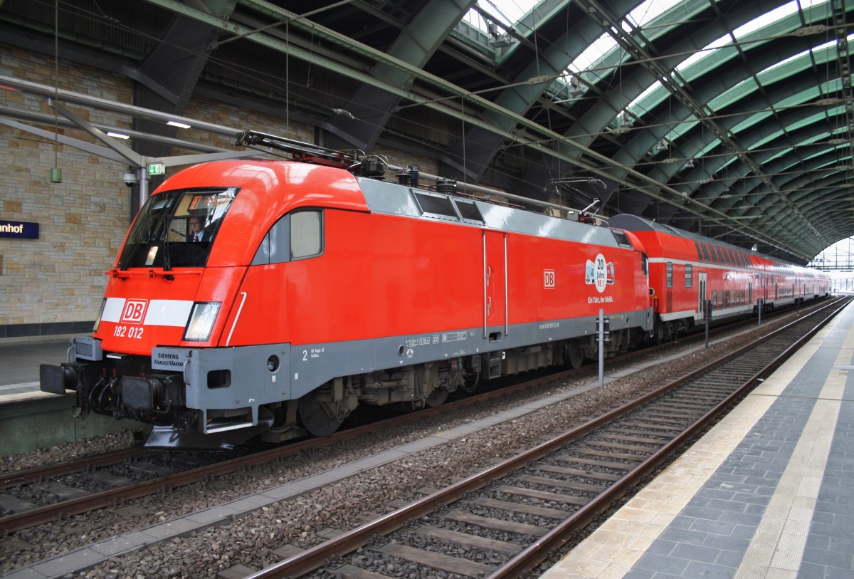 Hier 182 012 mit einem RE1 (RE18111) von Magdeburg Hbf. nach Frankfurt(Oder), dieser Zug stand am 14.6.2014 in Berlin Ostbahnhof. 