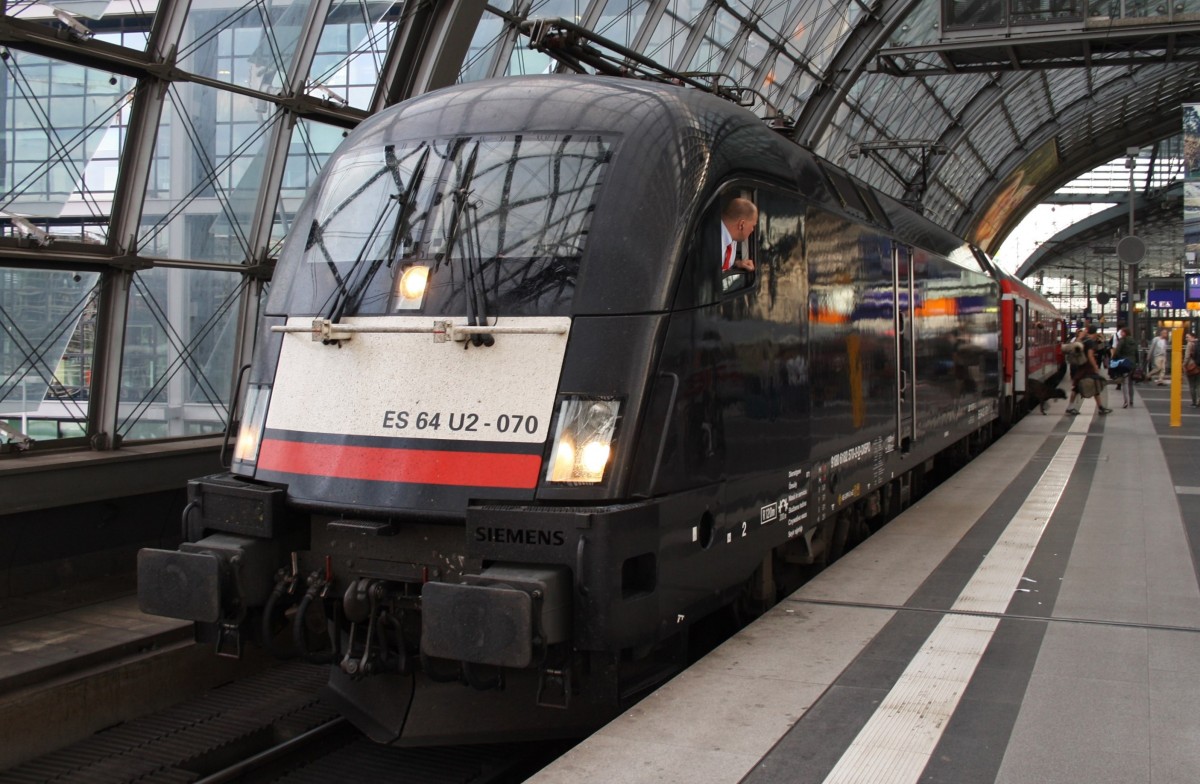 Hier 182 570-2 mit IRE18597 von Hamburg Hbf. nach Berlin Ostbahnhof, dieser Zug stand am 27.6.2014 in Berlin Hbf. 