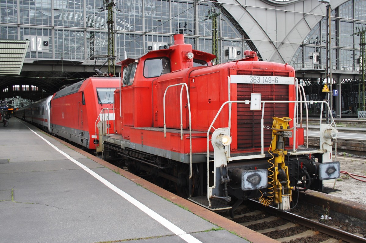 Hier 363 149-6 mit 101 058-6 und IC2154 von Leipzig Hbf. nach Frankfurt(Main)Hbf., dieser Zug stand am 11.7.2013 in Leipzig Hbf.