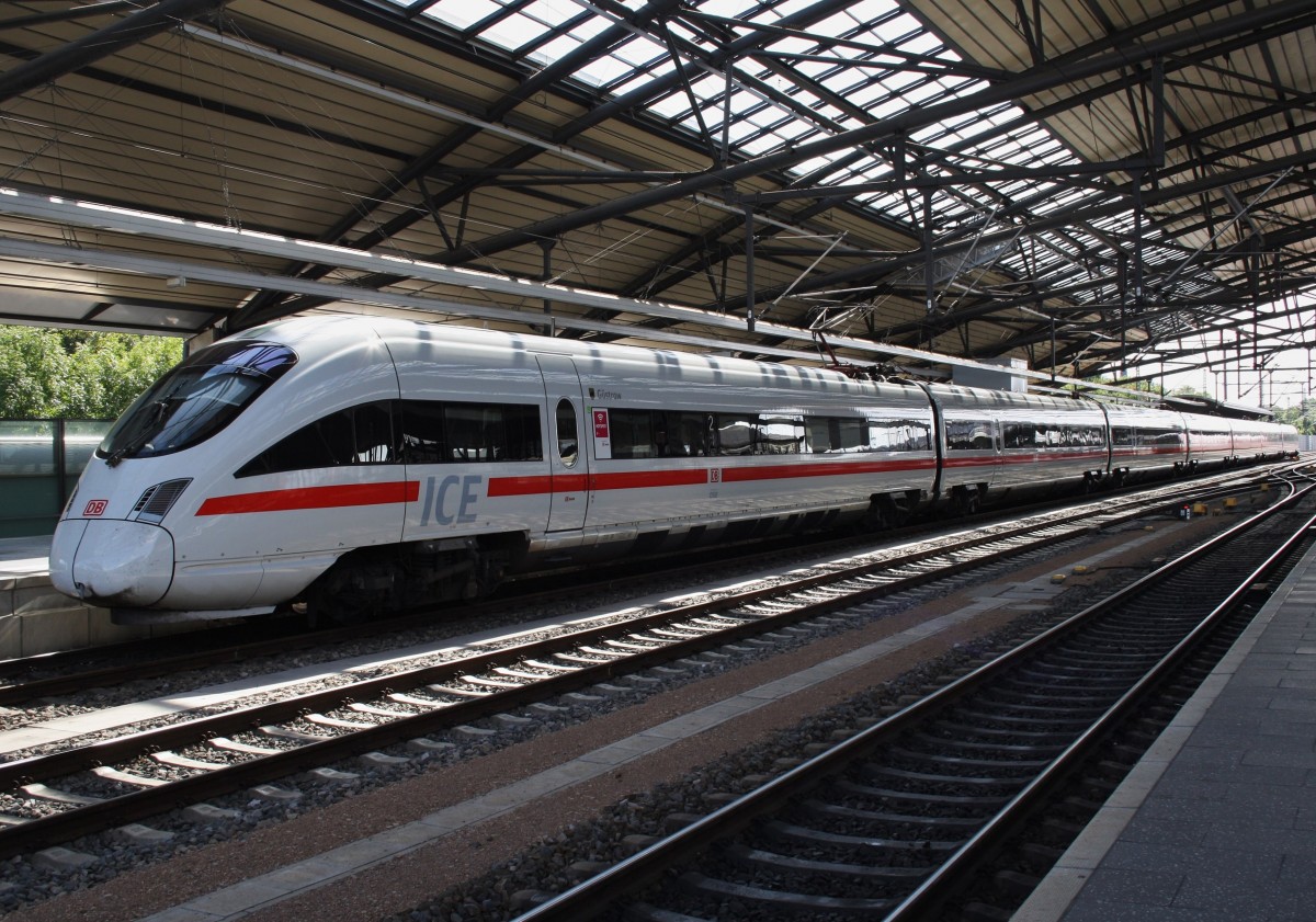Hier 411 009-4  Güstrow  als ICE1746 von Dresden Hbf. nach Düsseldorf Hbf., dieser Triebzug stand am 19.8.2014 in Erfurt Hbf.