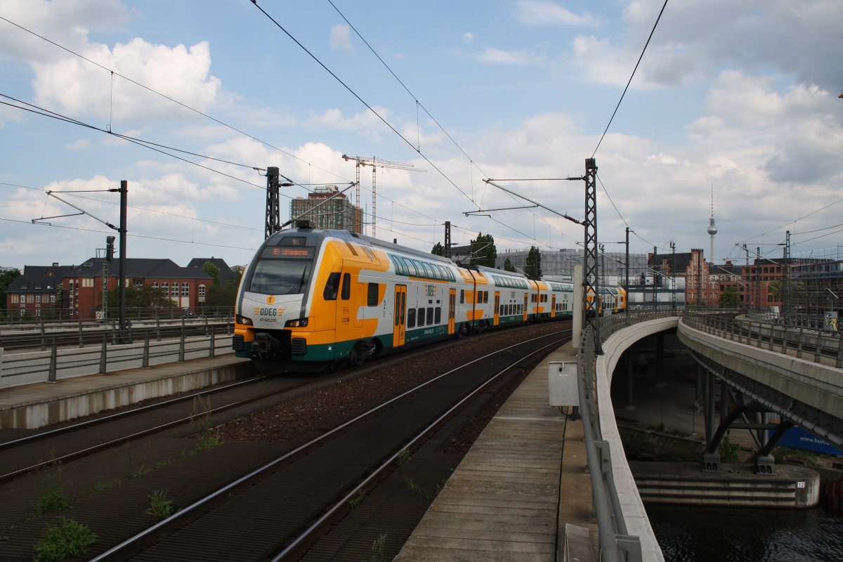Hier 445 113-4 als RE2 (RE83973) von Cottbus nach Wittenberge, bei der Einfahrt am 1.5.2014 in Berlin Hbf. 