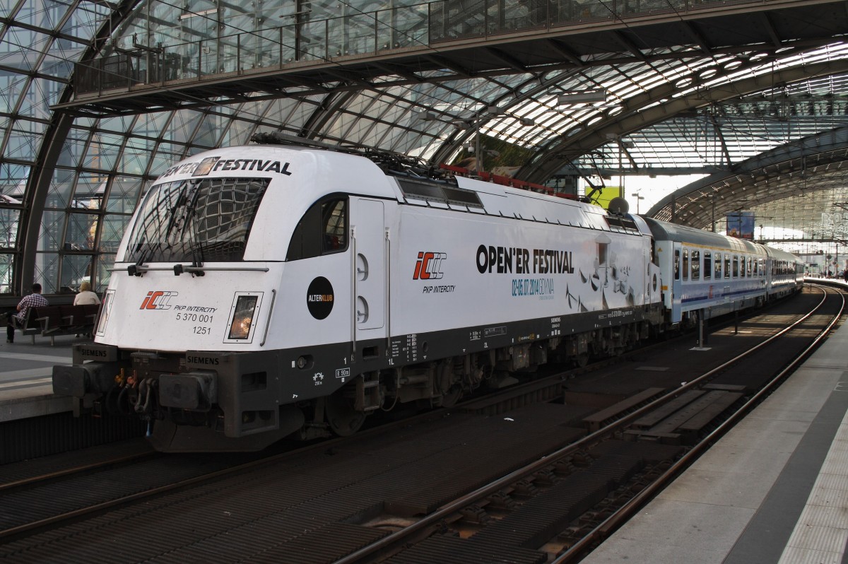 Hier 5 370 001 mit EC47  Berlin-Warszawa-Express  von Berlin Hbf. nach Warszawa Wschodina, dieser Zug stand am 14.7.2014 in Berlin Hbf.