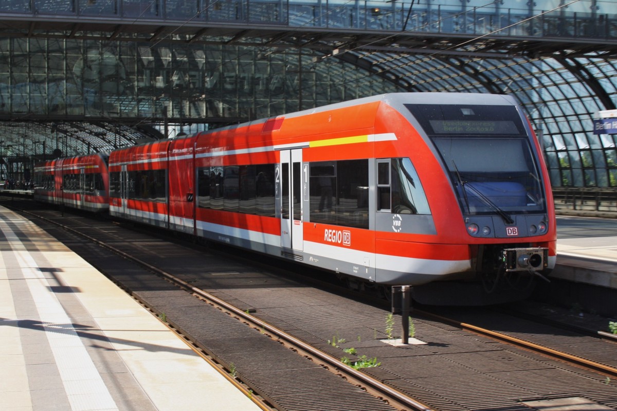 Hier 646 015-7 und 646 007-4 als RE18595  Usedom-Express  von Swinoujscie Centrum nach Berlin Zoologischer Garten, bei der Einfahrt am 6.7.2013 in Berlin Hbf.