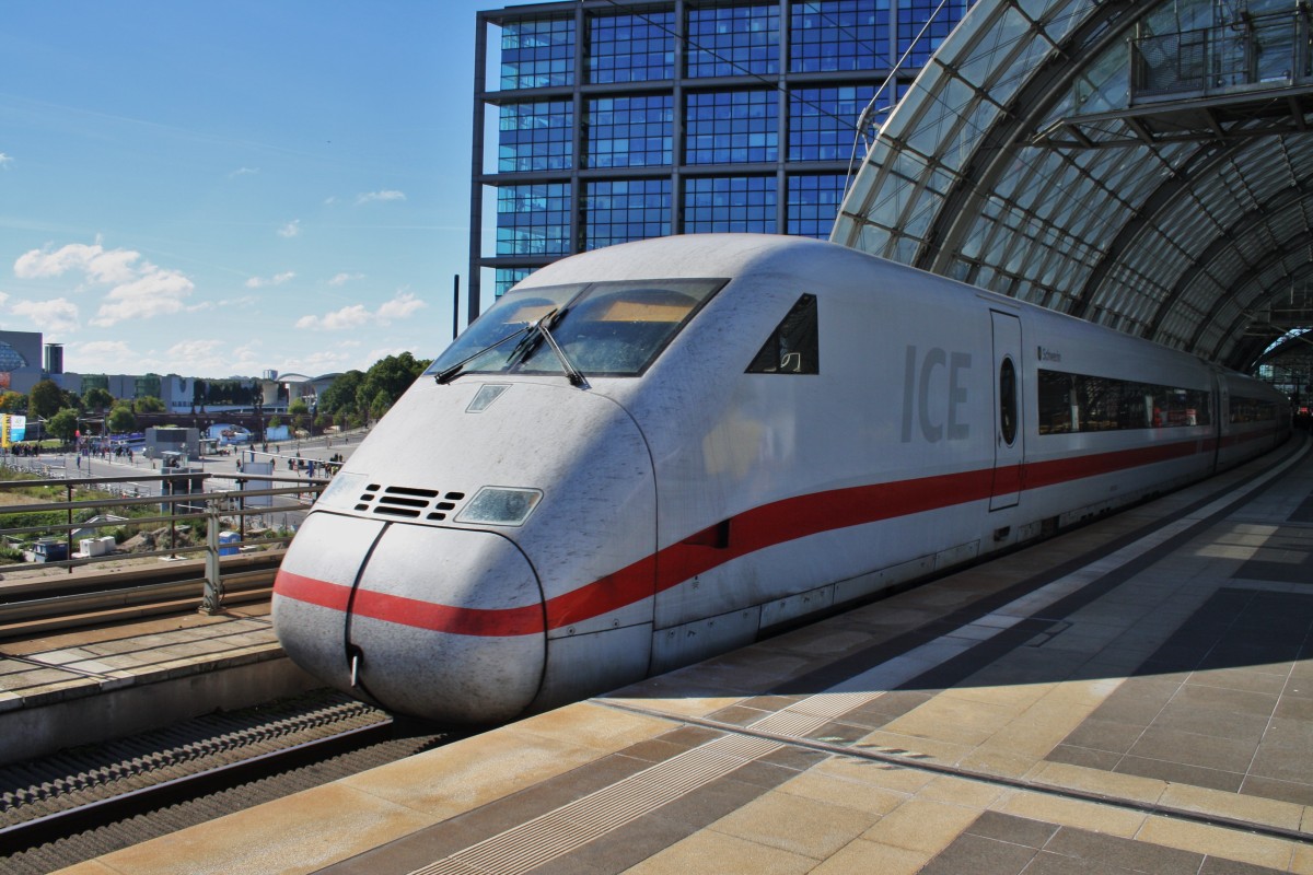 Hier 808 023-6  Schwerin  als ICE543 von Kln Hbf. nach Berlin Ostbahnhof, bei der Ausfahrt am 29.9.2013 aus Berlin Hbf.