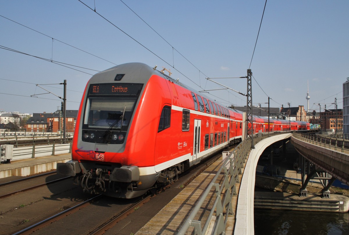 Hier ein RE1 (RE18119) von Magdeburg Hbf. nach Cottbus, bei der Hier ein RE1 (RE18119) von Magdeburg Hbf. nach Cottbus, bei der