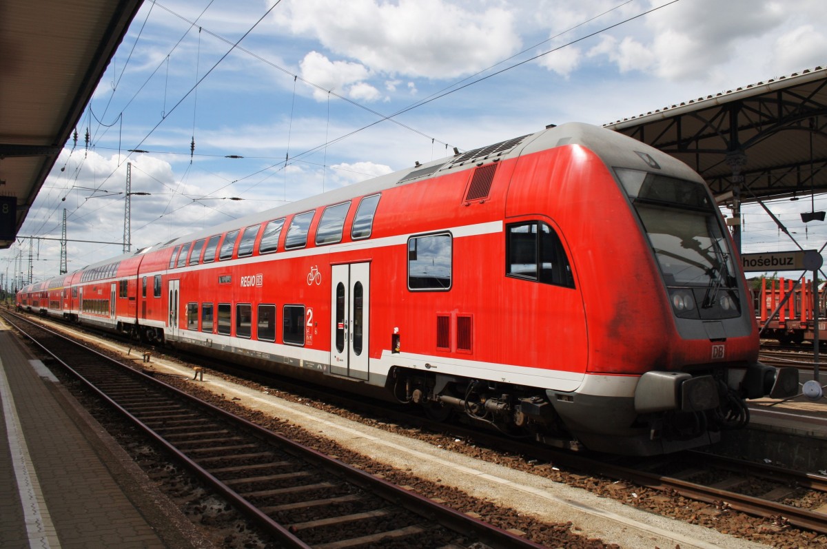 Hier ein RE1 (RE18128) von Cottbus nach Magdeburg Hbf., dieser Zug stand am 19.7.2013 in Cottbus. Schublok war 182 008. 