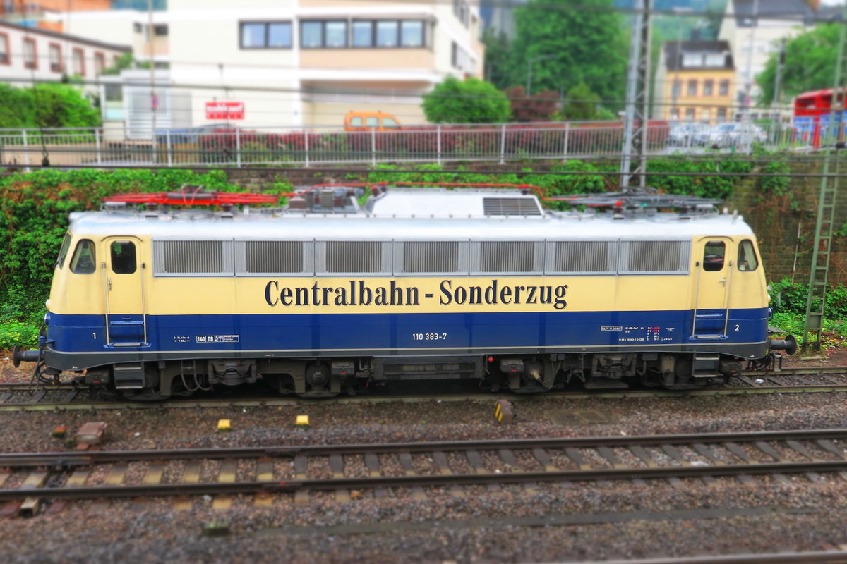 Hier steht die 110 383-7 der Centralbahn am 25.05.2018 in Trier.