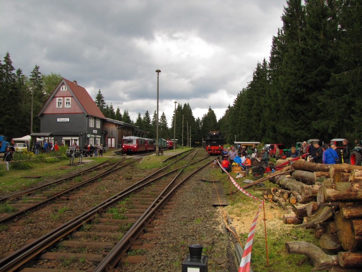 Historische Fahrzeuge und Technik beim 110. Streckengeburtstag, am 23.08.2014 im Bahnhof Rennsteig.