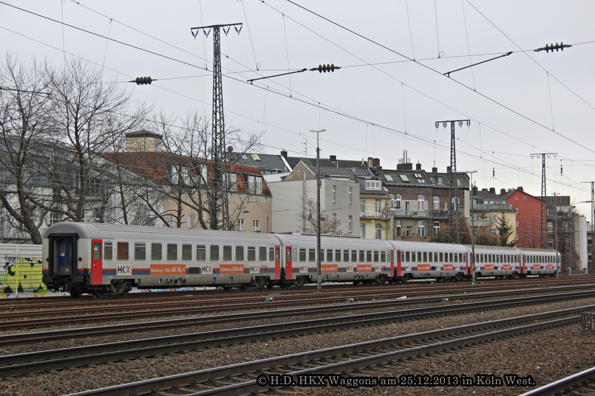 HKX Waggons standen am 25.12.2013 in Köln West abgestellt.