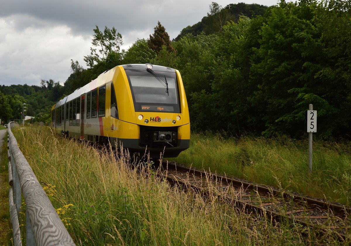 HLB Triebwagen 1648 606-9/VT 506 ist auf dem Weg nach Olpe. 
Hier verlässt er gerade Heggen. 2.7.2016