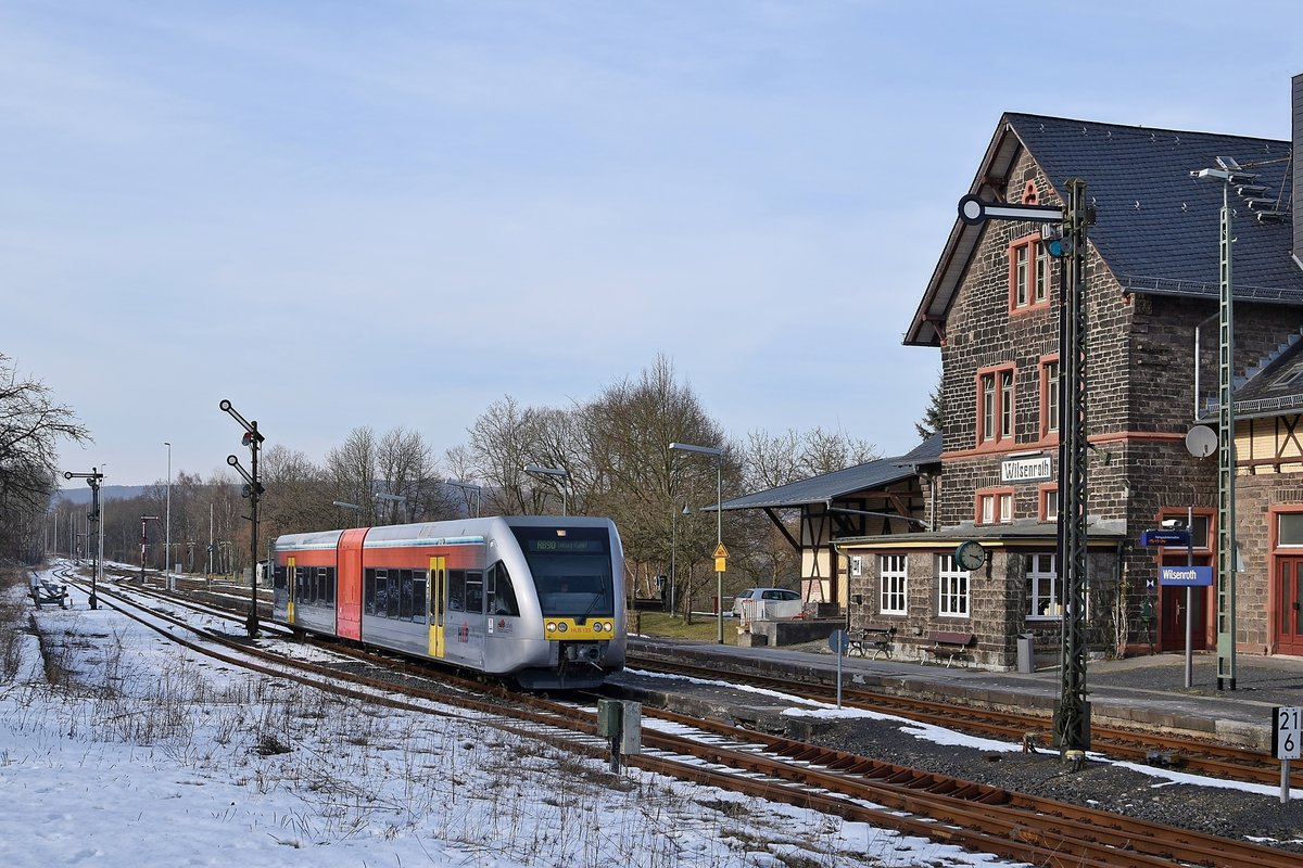 HLB VT 123 (646 423) als RB 90 (61573)  Westerwald-Sieg-Bahn  Westerburg - Limburg (Lahn) verlässt am 01.03.18 den Bahnhof Wilsenroth.