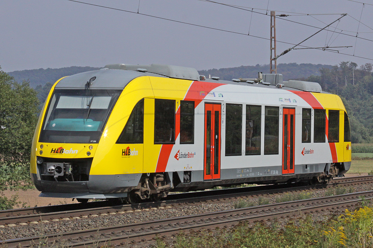 HLB VT 206/ LINT 27 80 0640 106-0 am 01.09.2016 nördlich von Salzderhelden am BÜ75,1 in Richtung Göttingen