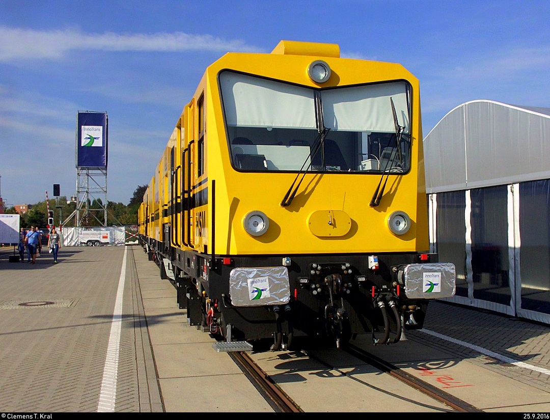 Hochleistungsschienenfräse HSM der Schweerbau GmbH & Co. KG steht auf dem Frei- und Gleisgelände der Messe Berlin zu den Besuchertagen der InnoTrans 2016. [25.9.2016]