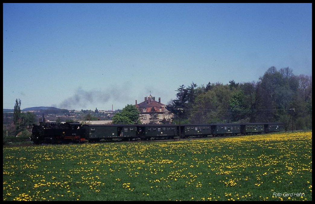 Höhe Olbersdorf ist hier am 2.5.1990 991762 mit dem P 14180 nach Bertsdorf unterwegs.