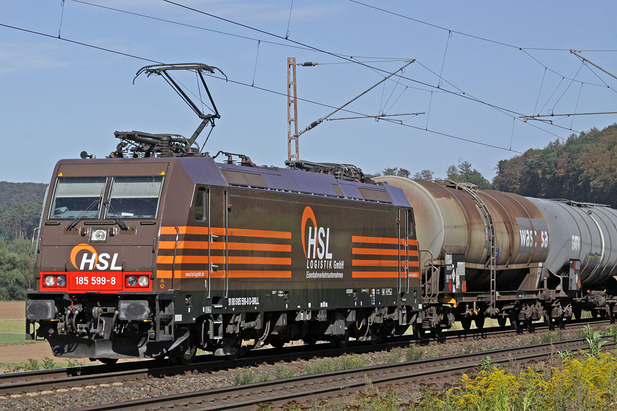 HSL 185 599-8 am 31.08.2016  15:31 nördlich von Salzderhelden am BÜ 75,1 in Richtung Göttingen