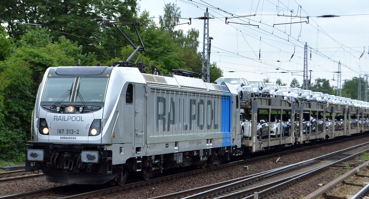 HSL mit der Rpool  187 313-2  [NVR-Number: 91 80 6187 313-2 D-Rpool] und PKW-Transportzug Richtung Polen am 20.06.18 Berlin-Hirschgarten.