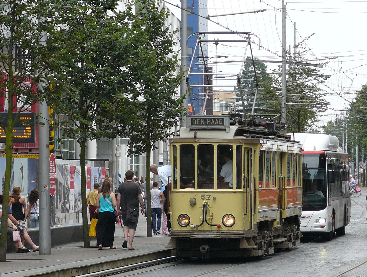 HTM TW 57 Haags Openbaar Vervoer Museum (HOVM) gebaut von Linke Hofmann Lauchhammer, Keulen in 1923. Spui, Den Haag 20-07-2014.