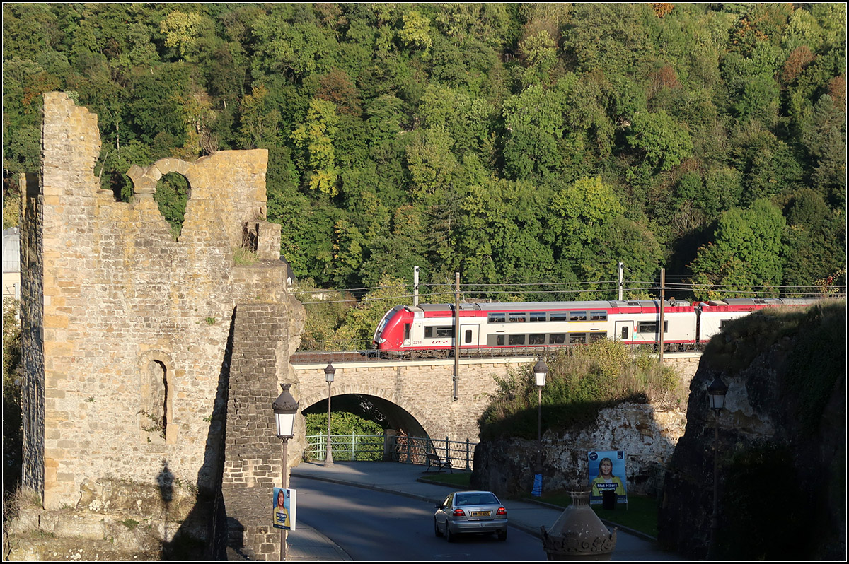 Huelen Zant -

... und Clausener Viadukt mit Dosto-Triebzug. Auf dem Bockfelsen in Luxemburg.

06.10.2017 (M)