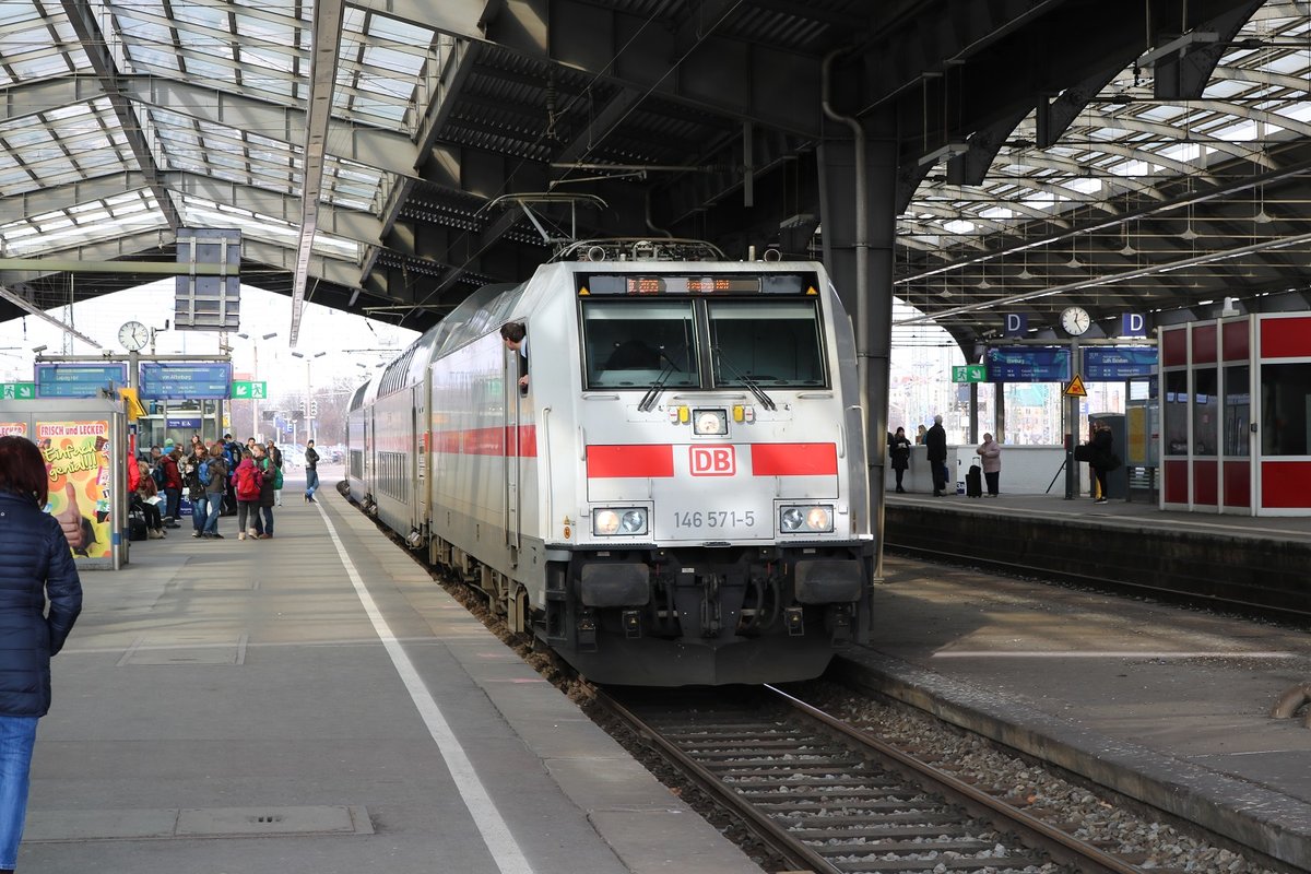 IC 2035 (Linie 56) mit 146 571-5 von Norddeich nach Leipzig Hbf erhält Ausfahrt aus Halle(Saale)Hbf, Gleis 2. [25.2.2017]