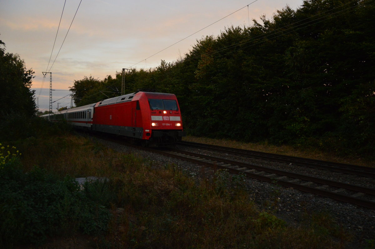 IC 2223 am auf dem Weg nach Aachen Hbf Abend des 28.9.2016 in Wickrath