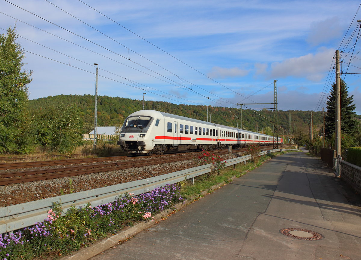 IC auf der Saalebahn unterwegs aus Richtung Jena in Richtung Saalfeld. Aufgenommen in Schöps am 22.09.2018