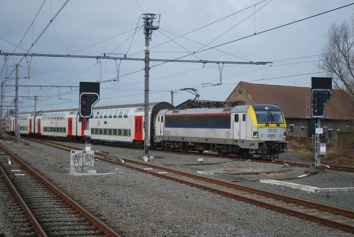 IC E aus Tongeren trifft im Bhf Knokke (Endstation) ein (Januar 2014).