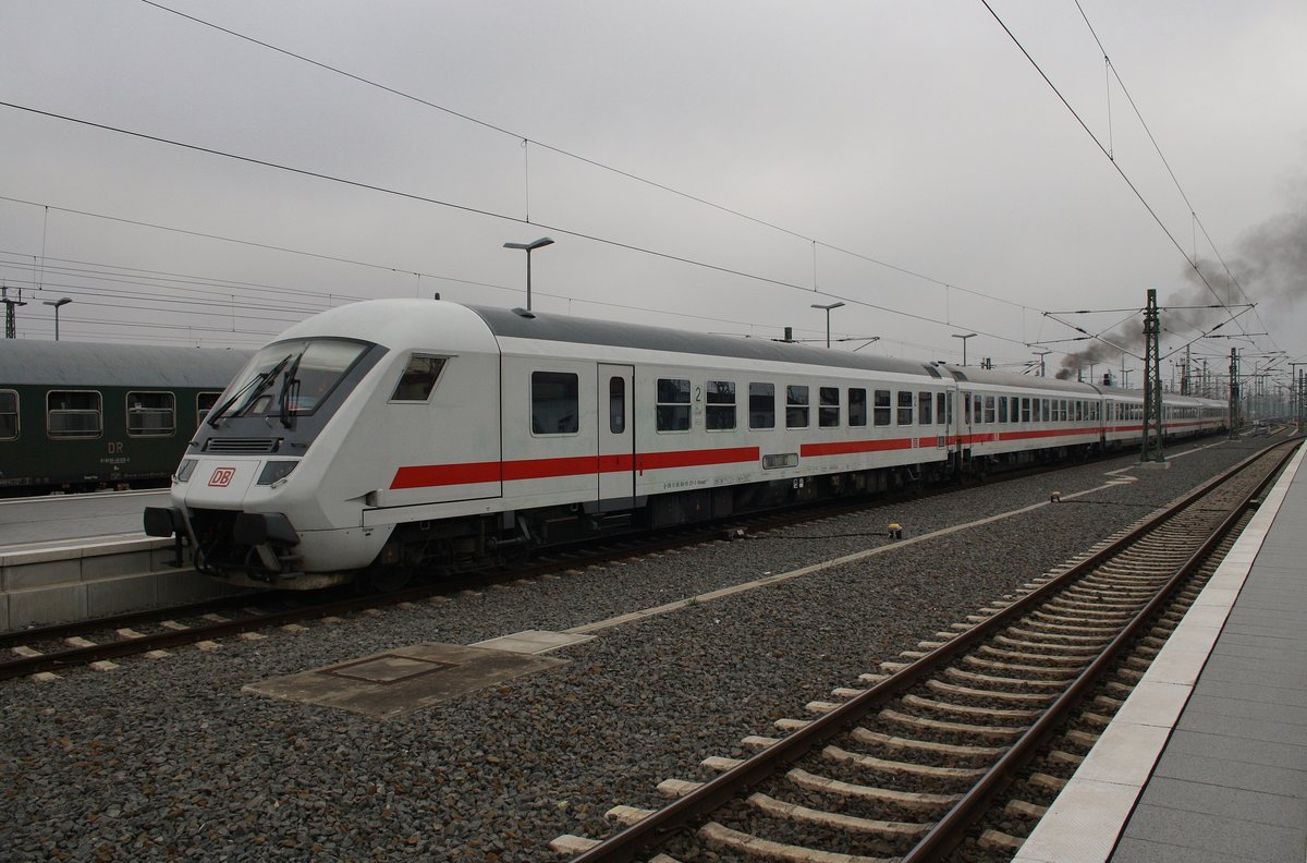 IC-Leerpark wird am 13.5.2017 von 363 685-9 in den Leipziger Hauptbahnhof rangiert.