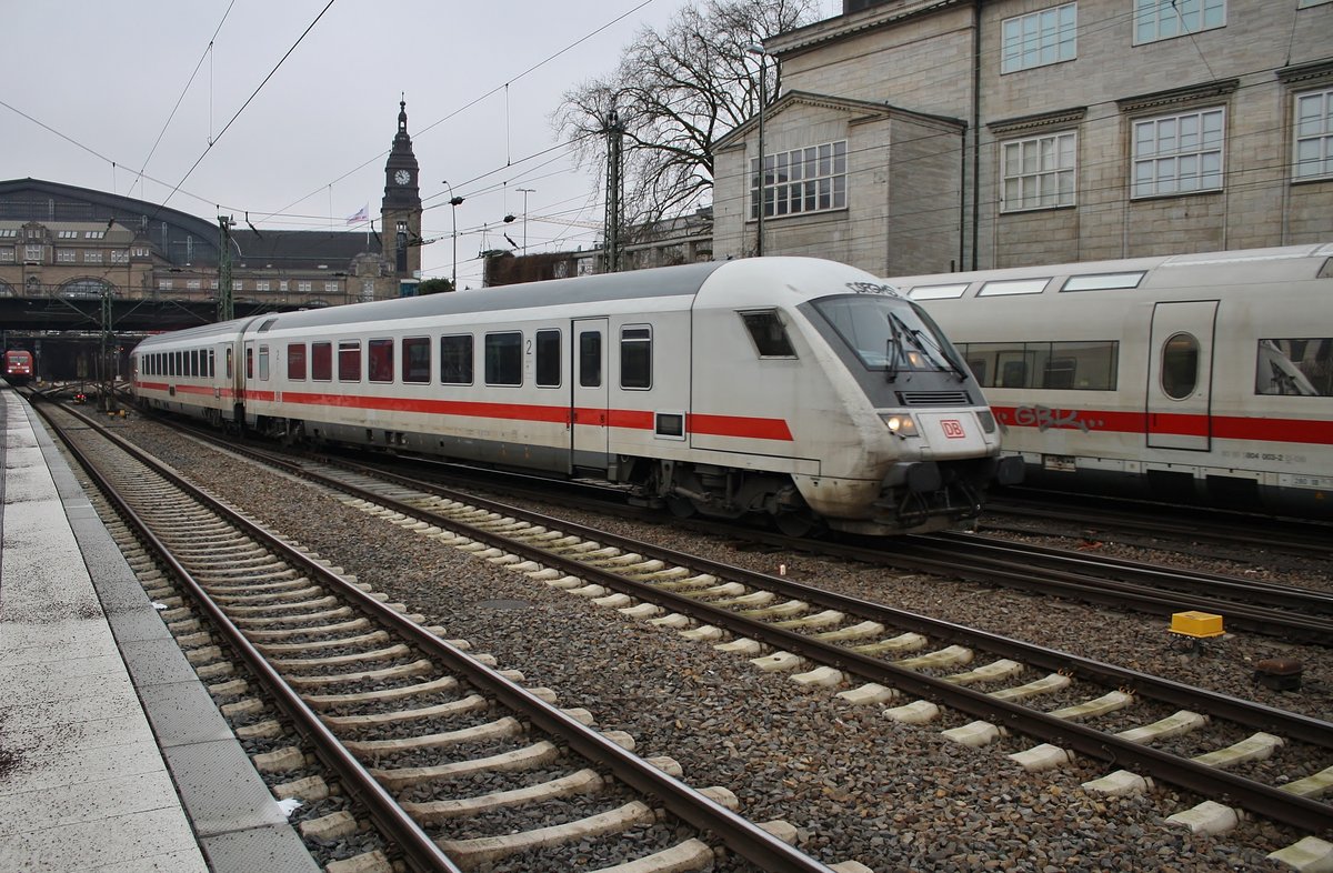 IC208 von Basel SBB nach Kiel Hauptbahnhof verlässt am 20.1.2018 den Hamburger Hauptbahnhof. Schublok war 101 050-3.