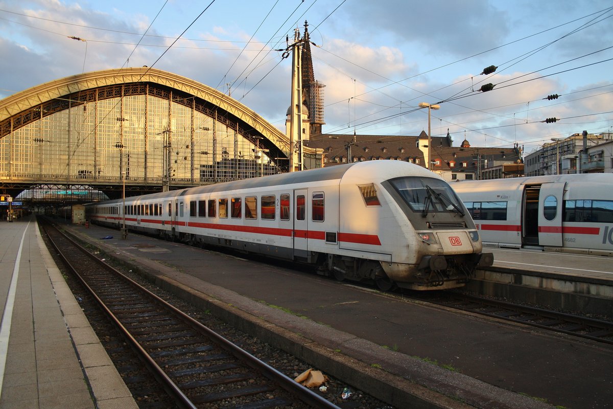 IC2318 von Stuttgart Hauptbahnhof nach Münster(Westf) Hauptbahnhof erreicht am 2.7.2017 den Kölner Hauptbahnhof.