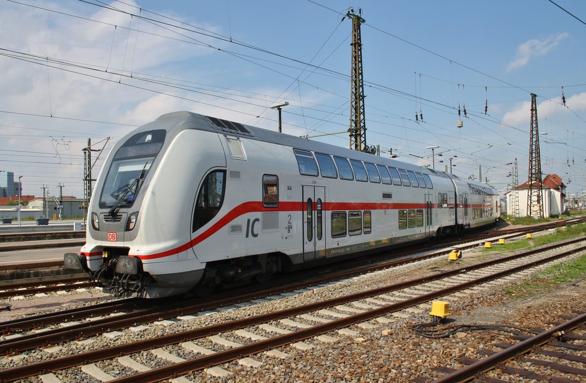 IC2442 von Dresden Hauptbahnhof nach Hannover Hauptbahnhof macht sich am 13.5.2017 im Leipziger Hauptbahnhof auf den Weg. Zuglok war 146 556-6.