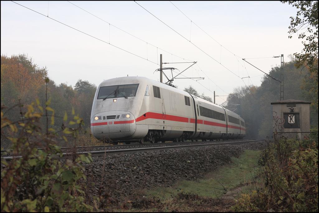 ICE 1 ist hier am 6.11.2018 um 9.40 Uhr von Osnabrück kommend in Osnabrück Hellern auf dem Weg nach Münster.