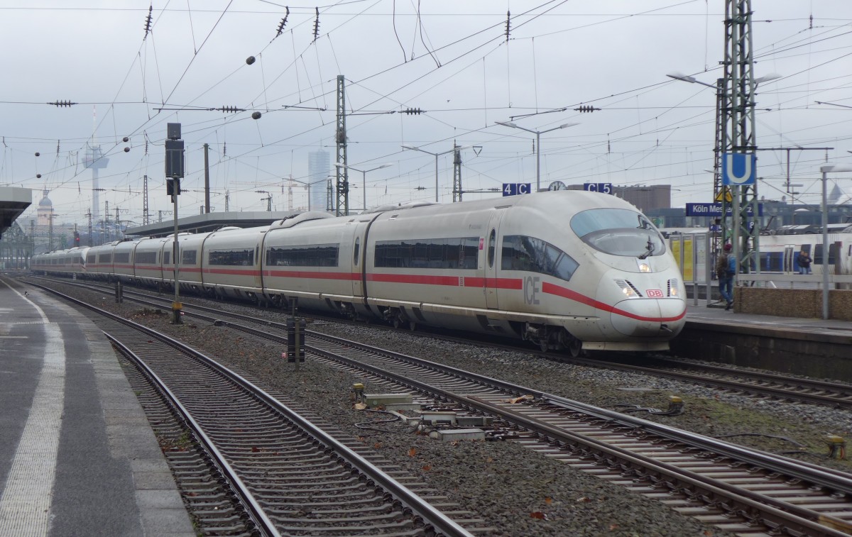 ICE 107 (Köln Hbf - Basel SBB) bei der Durchfahrt von Köln Messe/Deutz. (05.02.2016)