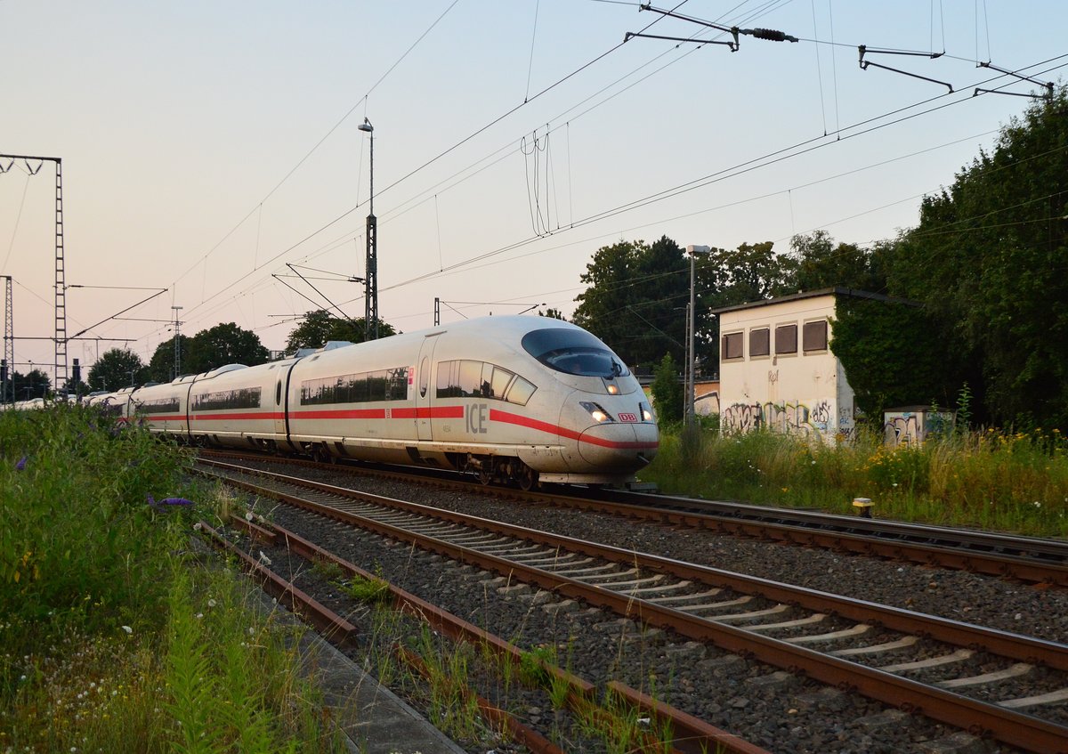 ICE 231 nach Frankfurt Hbf in Rheydt Hbf bei der Durchfahrt gen Köln.
Gefahren wurde der Umlauf vom 4654 am Abend des 18.7.2016