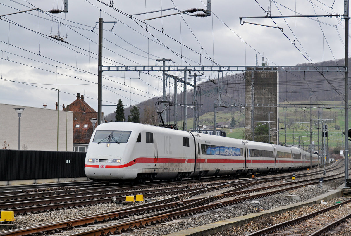 ICE 401 580-0 durchfährt den Bahnhof Sissach. Die Aufnahme stammt vom 06.03.2017.