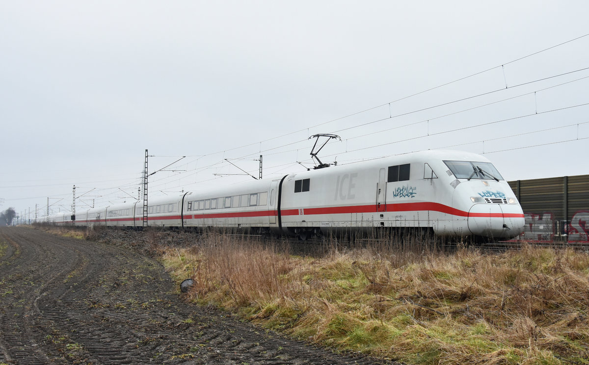 ICE 402 045-9 unterwegs in Richtung Hamburg. Höhe Bardowick, 13.03.2018