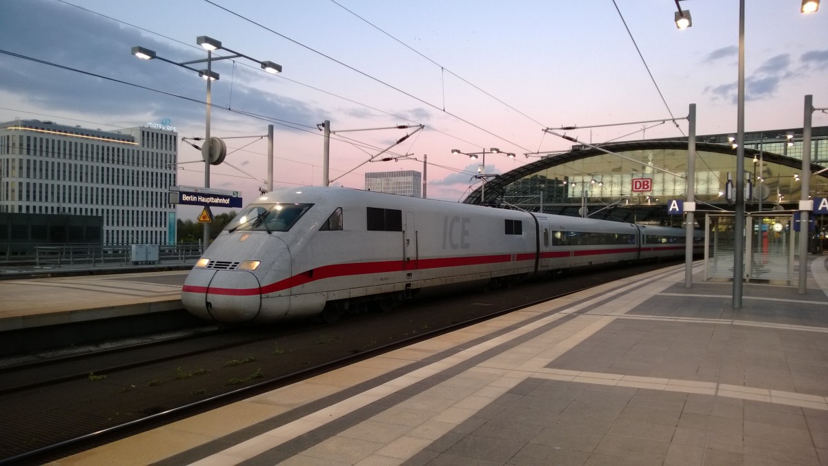 ICE 844  Nauen  von Berlin Ostbahnhof nach Kln Hbf.Aufgenommen am 30.10.2013 in Berlin Hbf