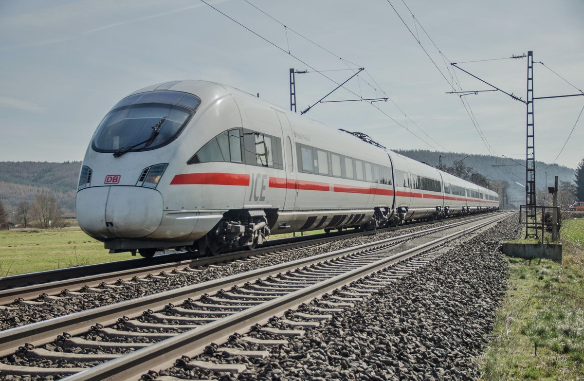ICE-T 411 018-5  Plauen/Vogtland  von Frankfurt/M. komment ist auf dem Weg nach Leipzig Hbf.gesehen am 14.03.2017 bei Reilos.