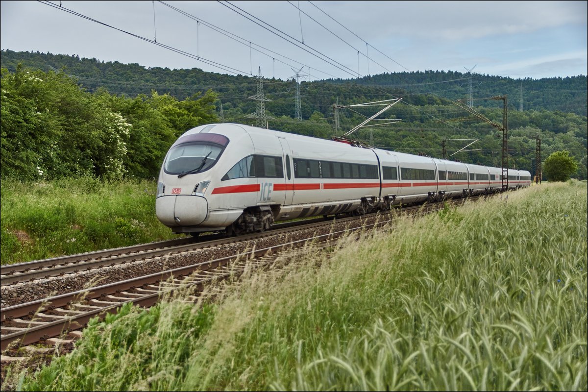 ICE-T 411 026-8  Leipzig  ist in Richtung Fulda unterwegs, abgelichtet am 08.06.2017 bei Reilos. 