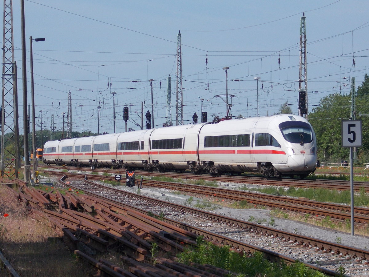 ICE-T 411 055 verließ den Bahnhof Bergen/Rügen am 11.Juni 2017.