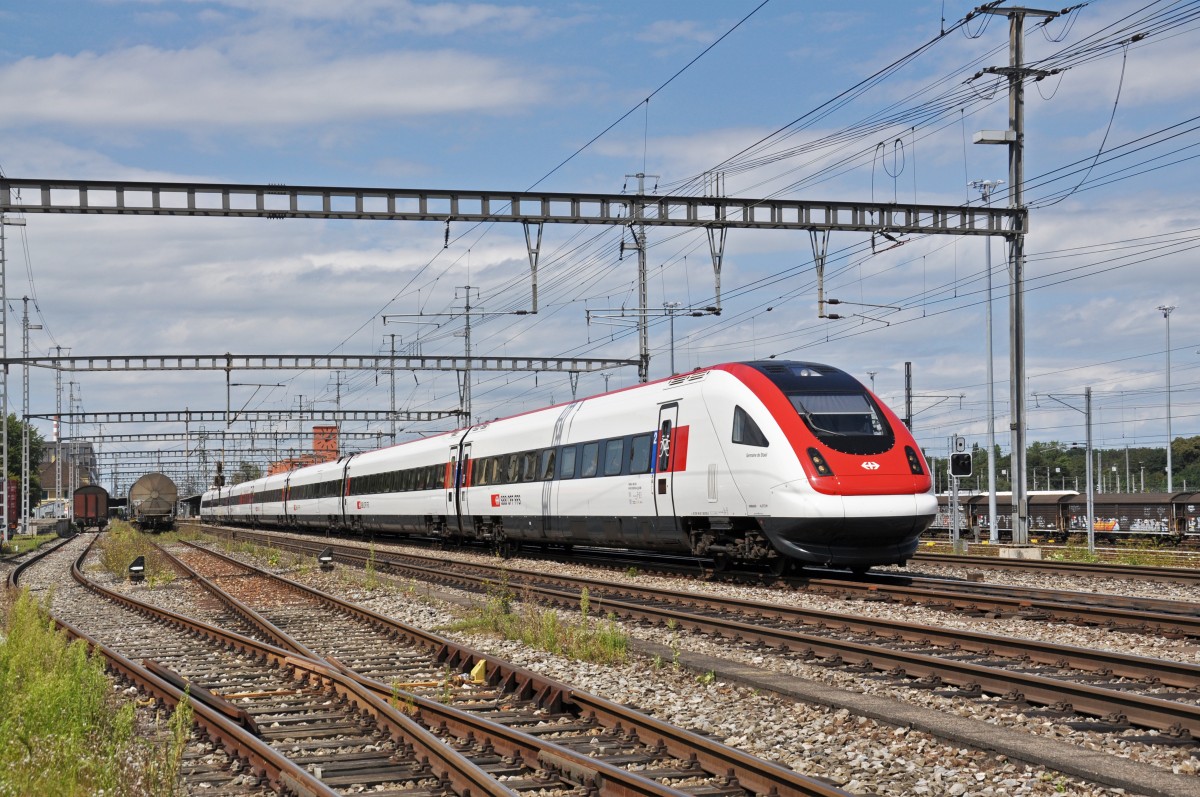ICN 500 003  Madame de Stael  durchfährt den Bahnhof Muttenz. Die Aufnahme stammt vom 22.08.2014.
