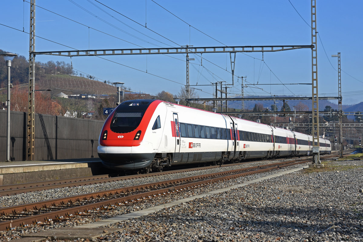 ICN 500 004  Mani Matter  durchfährt den Bahnhof Gelterkinden. Die Aufnahme stammt vom 16.01.2019.